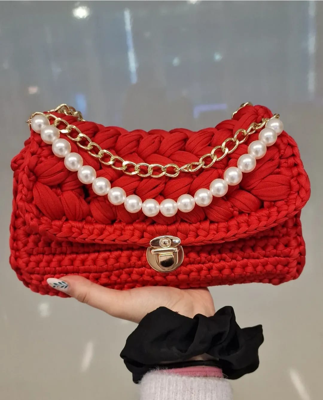 Borsa rossa con perle